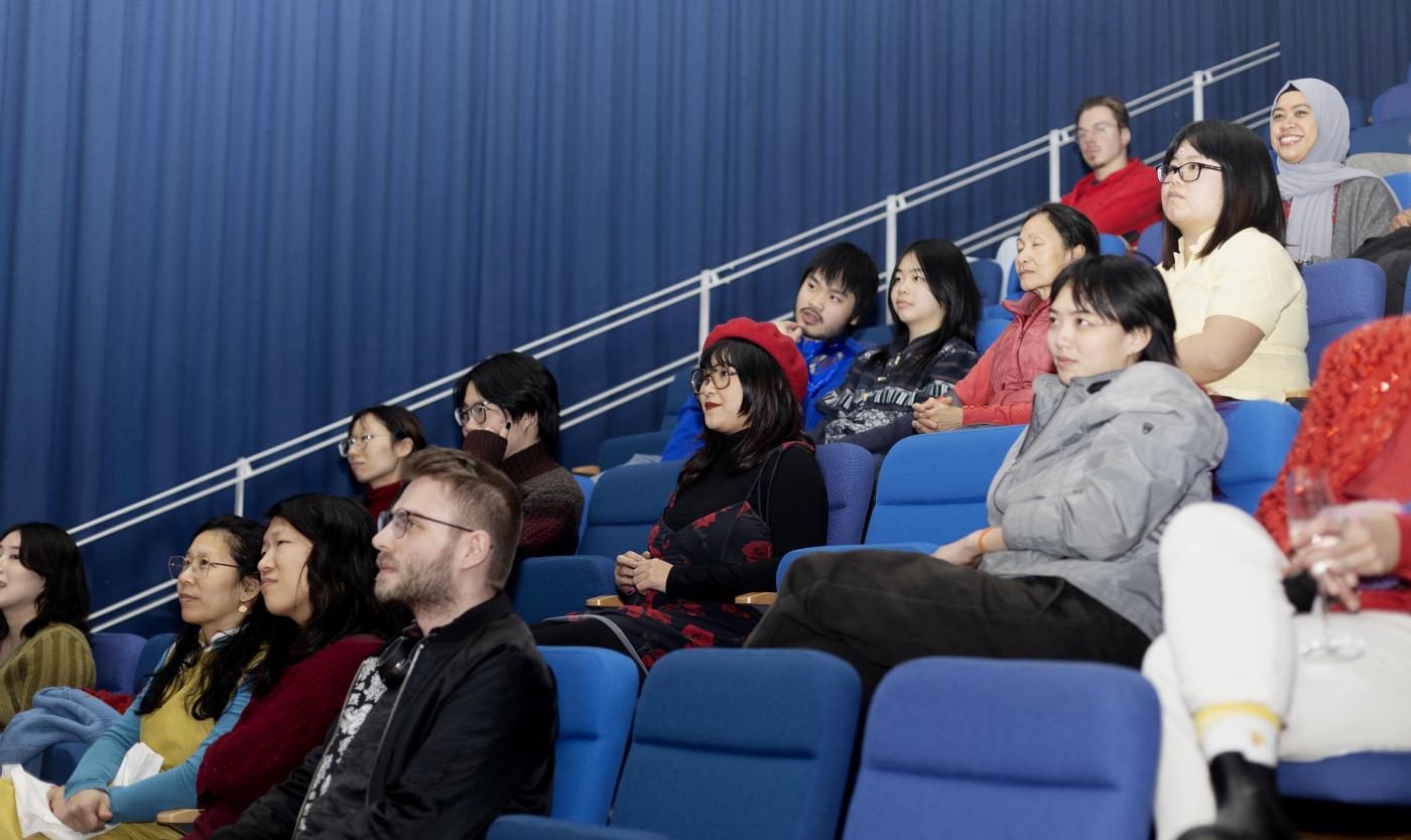 Mensen in de zaal