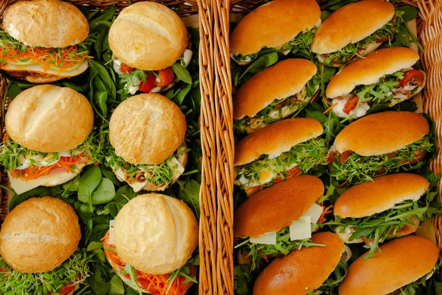 belegde pistolets en sandwiches van Cressonnette