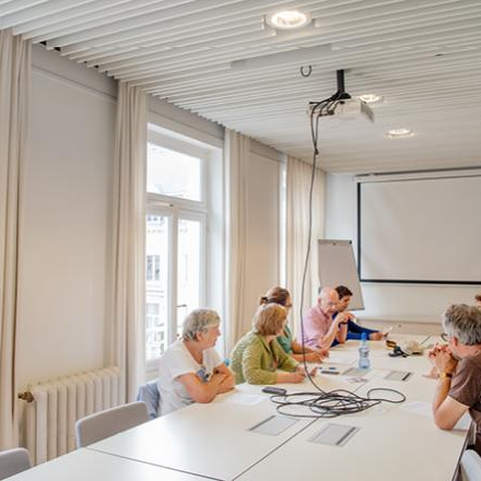 Zaal Ketje in gebruik voor een vergadering of leesclub